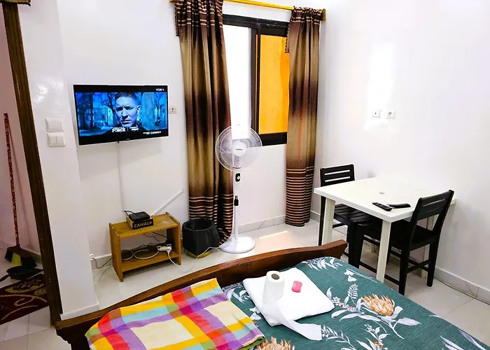 Chambre Ngor- Douche Privee-Salon-Cuisine-Netflix