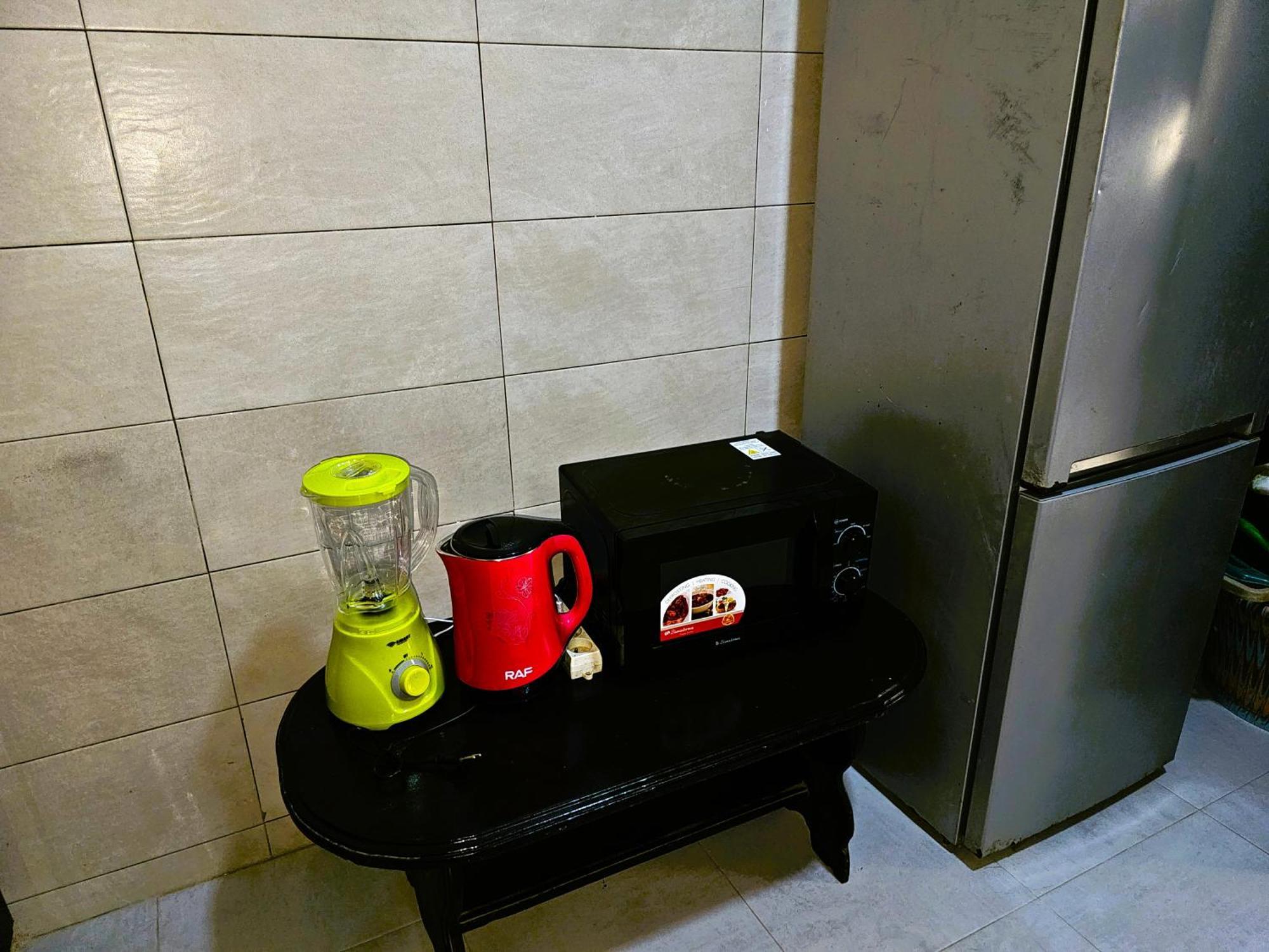 Chambre Ngor- Douche Privee-salon-cuisine-netflix Pensión *