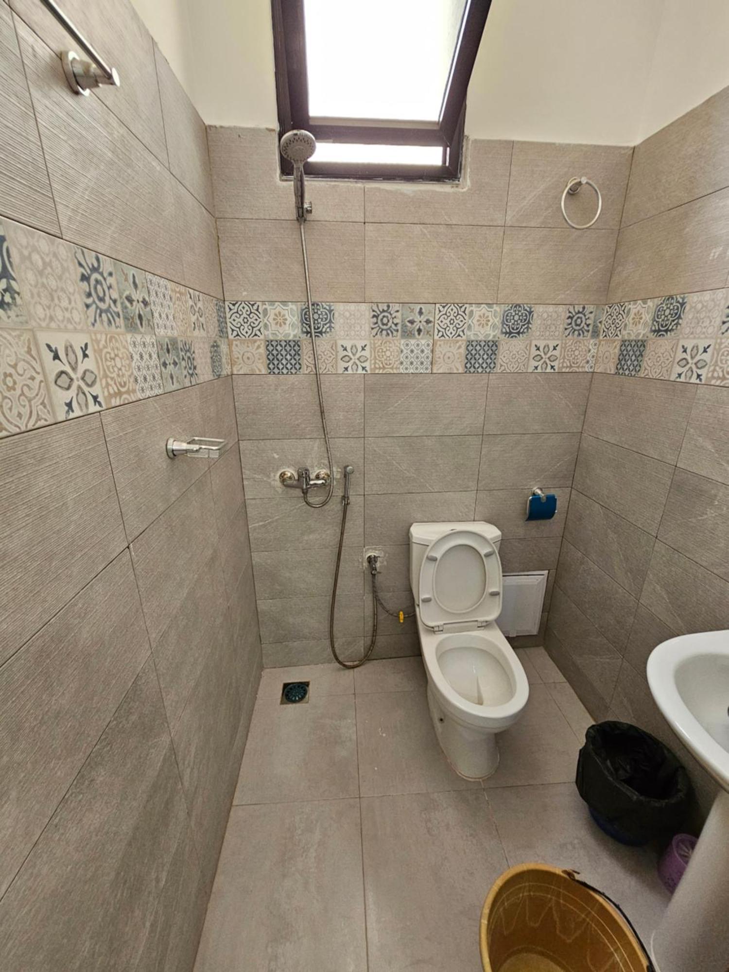 Pensión Chambre Ngor- Douche Privee-salon-cuisine-netflix *