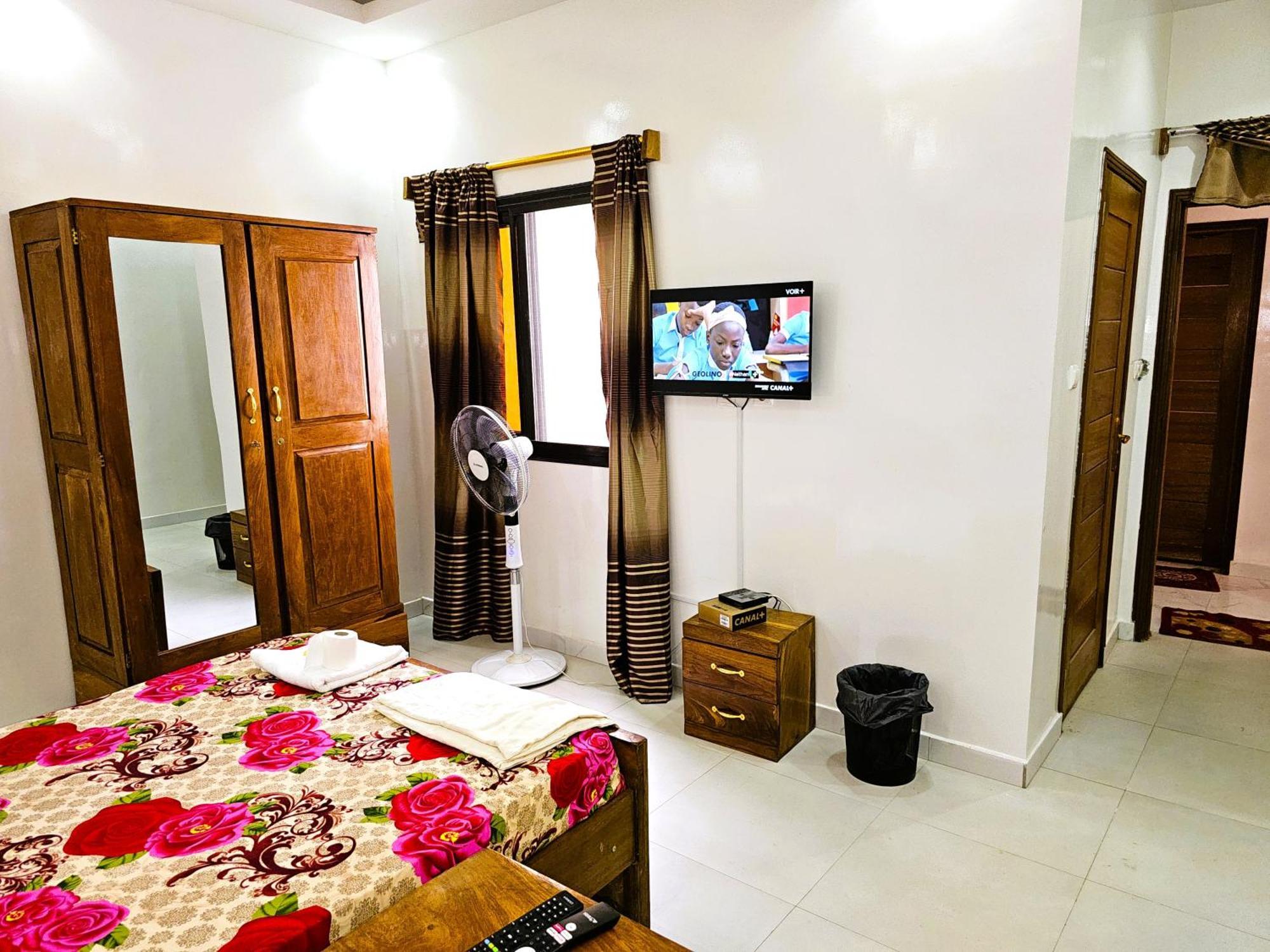 Chambre Ngor- Douche Privee-salon-cuisine-netflix